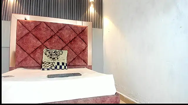 TAYSON SCOTT online show from January 8, 1:02 pm