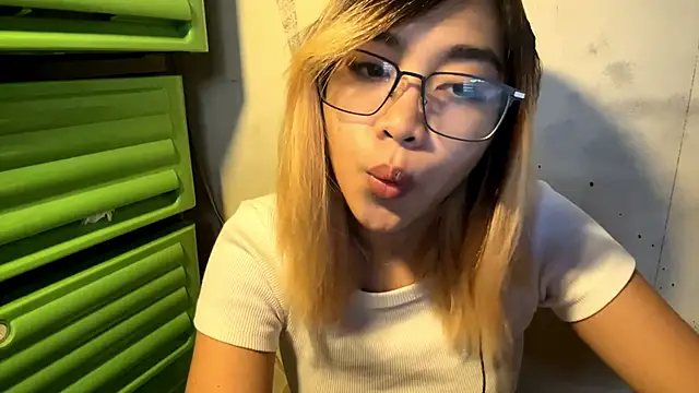 Snapshot of LenoraFrailey chatting on January 9, 4:37 am LenoraFrailey online show from January 9, 4:37 am