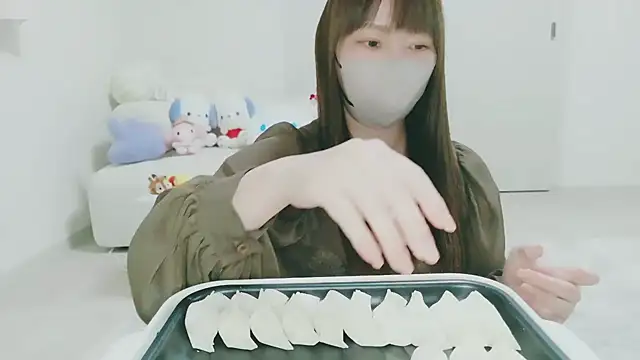 yuyuchan   online show from February 8, 11:02 am