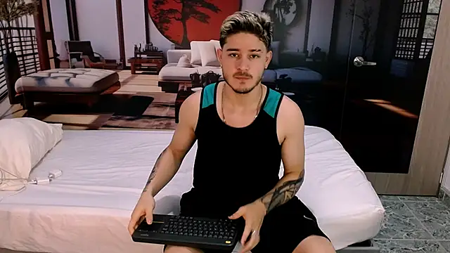 RayanLynxx online show from January 9, 7:59 pm