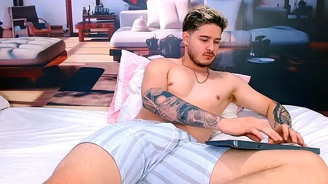 RayanLynxx online show from January 13, 7:52 pm