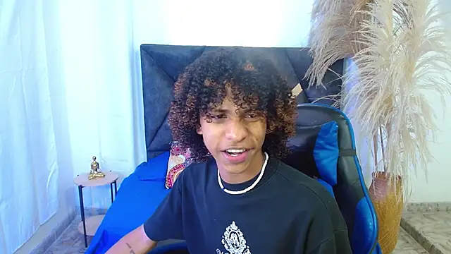 angelll18  online show from March 27, 8:41 pm