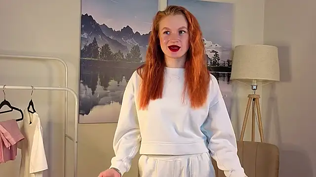 LouiseLuk online show from December 15, 10:52 am