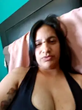 julietaloovee online show from December 17, 7:31 pm