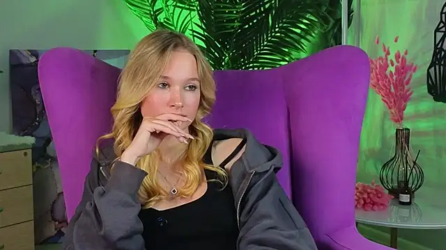 ElizFait online show from December 14, 11:04 am