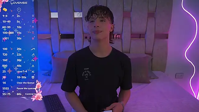 Snapshot of _SweetyAngel_ chatting on December 22, 11:51 am SweetyAngel online show from December 22, 11:51 am