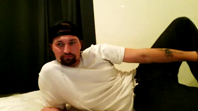 Snapshot of In_tandem chatting on March 12, 2:50 am In tandem online show from March 12, 2:50 am