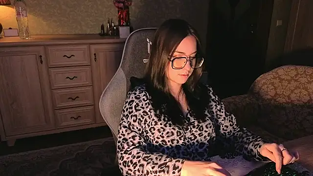 Snapshot of AnneAverry chatting on March 2, 7:48 am AnneAverry online show from March 2, 7:48 am