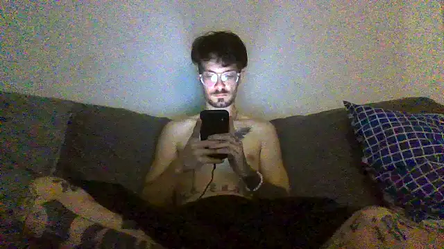 Snapshot of atreus69big chatting on June 30, 7:15 pm atreus69big online show from June 30, 7:15 pm
