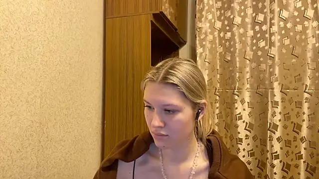 SkyeDavis online show from December 18, 7:09 pm