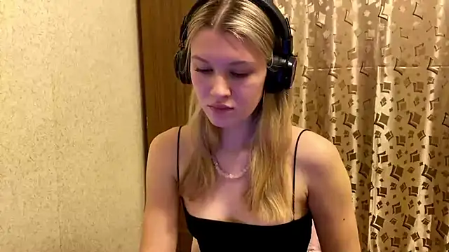 SkyeDavis online show from January 10, 7:26 pm