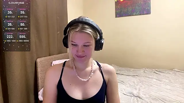 Snapshot of SkyeDavis chatting on January 18, 7:17 pm SkyeDavis online show from January 18, 7:17 pm
