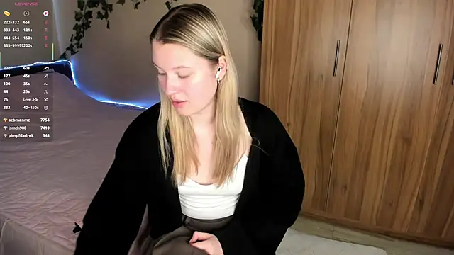 Snapshot of SkyeDavis chatting on March 26, 1:06 pm SkyeDavis online show from March 26, 1:06 pm