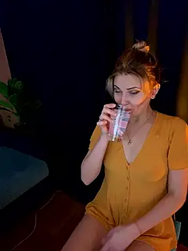 Snapshot of WetHotMilfaa chatting on January 10, 10:25 pm WetHotMilfaa online show from January 10, 10:25 pm