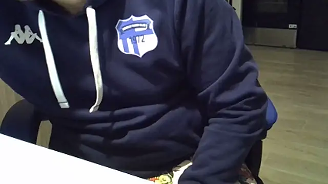 Snapshot of Zetros_15 chatting on April 5, 11:13 pm Zetros 15 online show from April 5, 11:13 pm