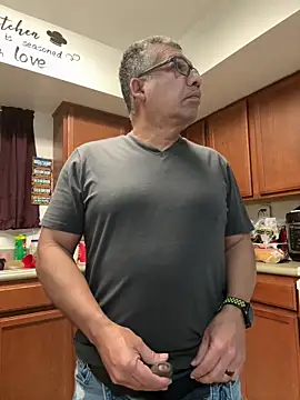 Snapshot of tigre6911 chatting on March 1, 9:22 am tigre6911 online show from March 1, 9:22 am