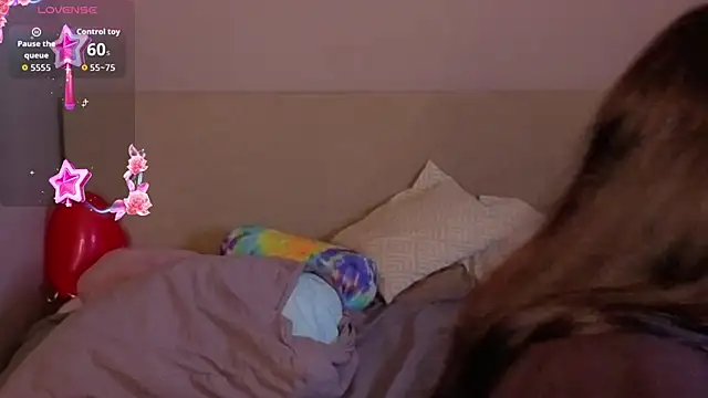 Snapshot of Holly__Bush chatting on February 20, 3:23 pm Holly Bush online show from February 20, 3:23 pm