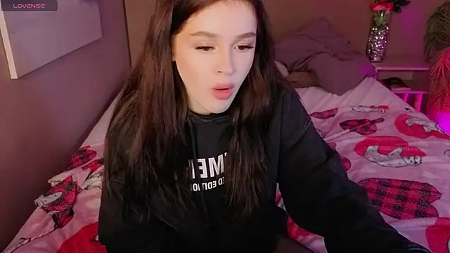 Snapshot of Holly__Bush chatting on February 27, 10:37 am Holly Bush online show from February 27, 10:37 am