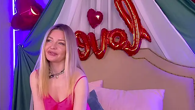 Snapshot of ToriCarter chatting on February 10, 4:55 pm ToriCarter online show from February 10, 4:55 pm