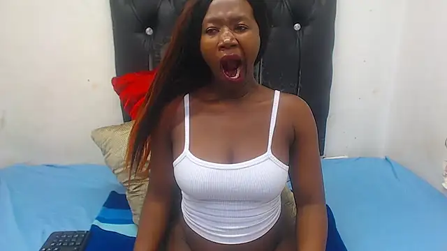 PetiteDiamondxxX online show from April 10, 4:44 pm