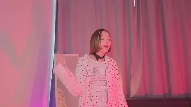 Snapshot of Leyla_crsh chatting on January 14, 5:13 am Leyla crsh online show from January 14, 5:13 am