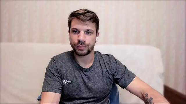 Snapshot of Tony_Wolf chatting on May 27, 1:57 am Tony Wolf online show from May 27, 1:57 am