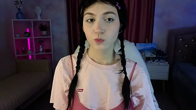 Mila Whelson online show from February 20, 1:33 pm