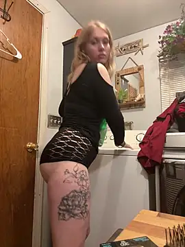 Snapshot of Barbieplaytine chatting on December 18, 6:14 pm Barbieplaytine online show from December 18, 6:14 pm