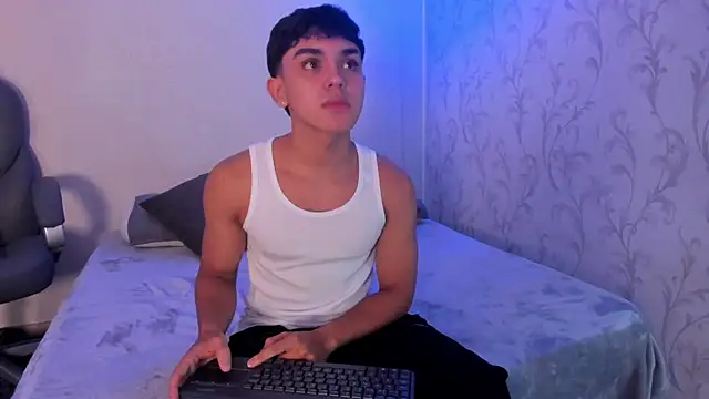 Snapshot of _TaylorBlack chatting on December 17, 11:27 am TaylorBlack online show from December 17, 11:27 am