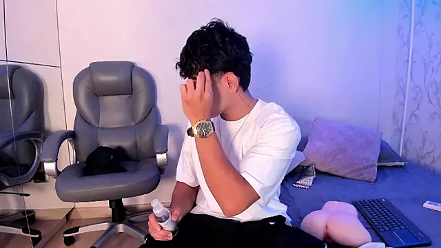  TaylorBlack online show from February 21, 11:44 am