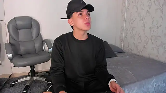  TaylorBlack online show from April 9, 11:37 am