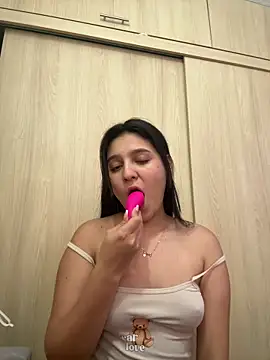 Snapshot of Camila_sanchez25 chatting on February 4, 9:42 pm Camila sanchez25 online show from February 4, 9:42 pm