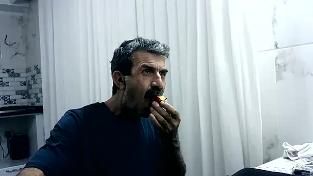Snapshot of kobra21turki chatting on May 19, 9:54 pm kobra21turki online show from May 19, 9:54 pm