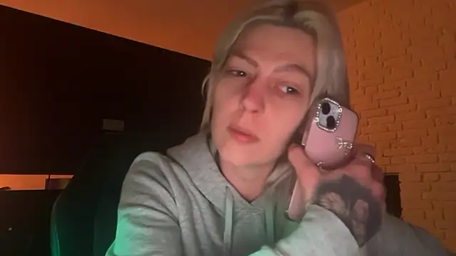 Snapshot of Melina_Diamond chatting on January 6, 3:32 am Melina Diamond online show from January 6, 3:32 am