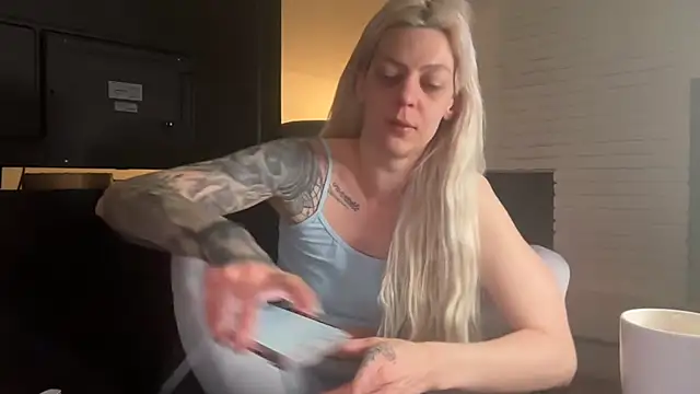 Snapshot of Melina_Diamond chatting on January 8, 12:35 am Melina Diamond online show from January 8, 12:35 am