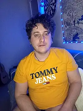 Snapshot of damslebambou1 chatting on February 2, 11:36 pm damslebambou1 online show from February 2, 11:36 pm