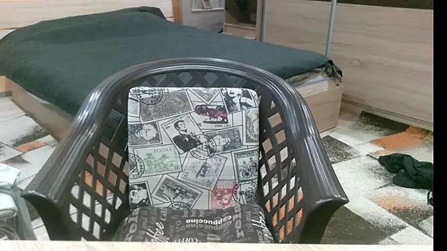 Snapshot of alieninhumanbody1 chatting on January 8, 1:13 pm alieninhumanbody1 online show from January 8, 1:13 pm