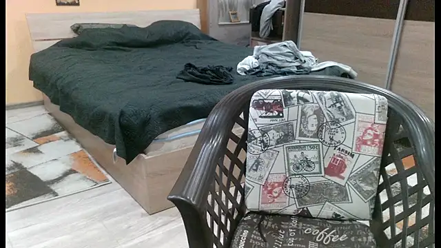 Snapshot of alieninhumanbody1 chatting on January 14, 2:28 am alieninhumanbody1 online show from January 14, 2:28 am