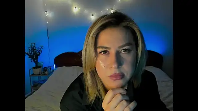 Snapshot of Roxi_Joy chatting on January 18, 5:28 pm Roxi Joy online show from January 18, 5:28 pm