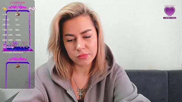 Snapshot of Roxi_Joy chatting on February 2, 11:20 am Roxi Joy online show from February 2, 11:20 am