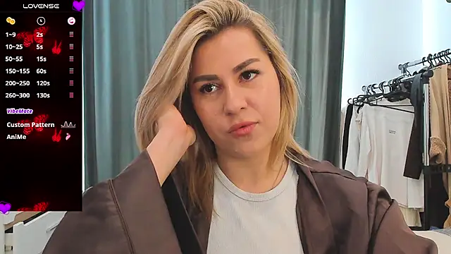 Snapshot of Roxi_Joy chatting on February 18, 10:55 am Roxi Joy online show from February 18, 10:55 am