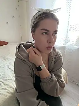 Snapshot of Roxi_Joy chatting on March 17, 9:45 am Roxi Joy online show from March 17, 9:45 am