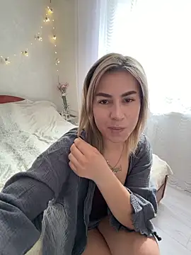 Snapshot of Roxi_Joy chatting on March 19, 10:41 am Roxi Joy online show from March 19, 10:41 am