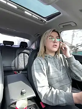 Snapshot of Roxi_Joy chatting on March 23, 10:52 am Roxi Joy online show from March 23, 10:52 am