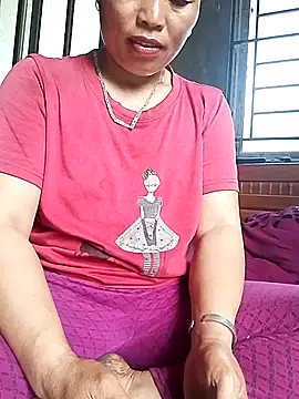 Snapshot of Maikha08 chatting on June 5, 7:03 am Maikha08 online show from June 5, 7:03 am