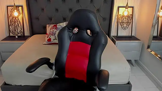 angelinemore online show from December 17, 8:04 pm