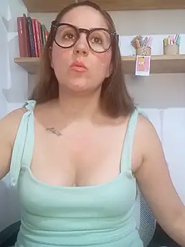 Snapshot of SofiEsteves chatting on February 9, 4:33 pm SofiEsteves online show from February 9, 4:33 pm