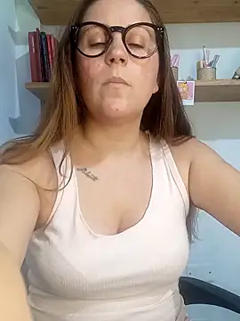 Snapshot of SofiEsteves chatting on February 17, 5:41 pm SofiEsteves online show from February 17, 5:41 pm