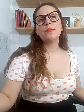 SofiEsteves online show from May 6, 2:00 pm