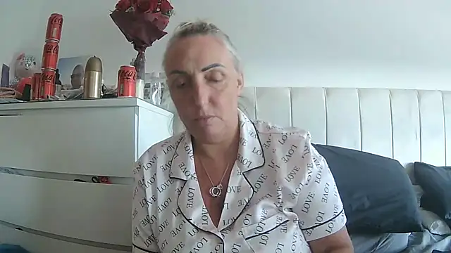Snapshot of theblondecocklover chatting on April 21, 5:28 pm theblondecocklover online show from April 21, 5:28 pm